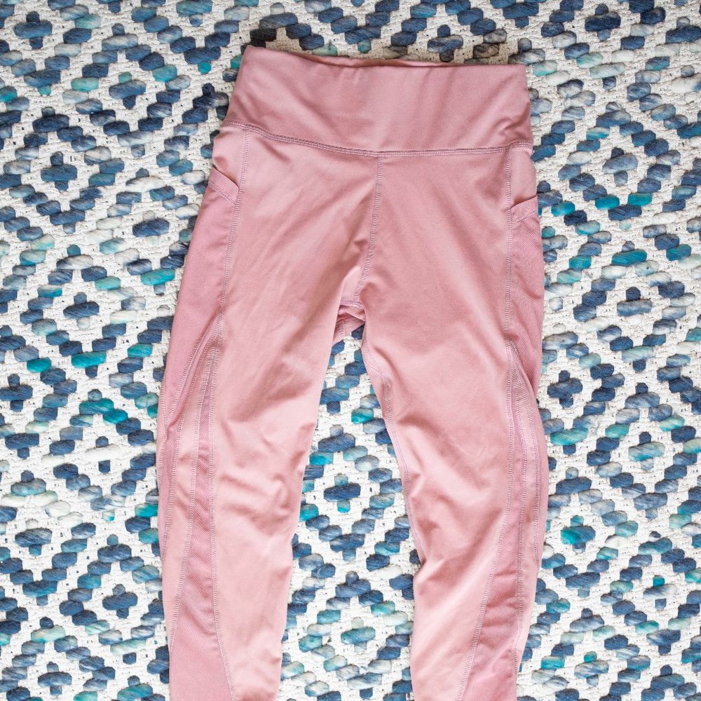 pink leggings with pockets